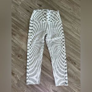 ALO High waisted capri leggings